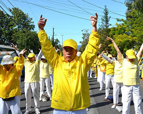 Martial arts expert Tao Zhongxian demonstrating the exercises of Falun Dafa. (Photo courtesy of The Epoch Times)