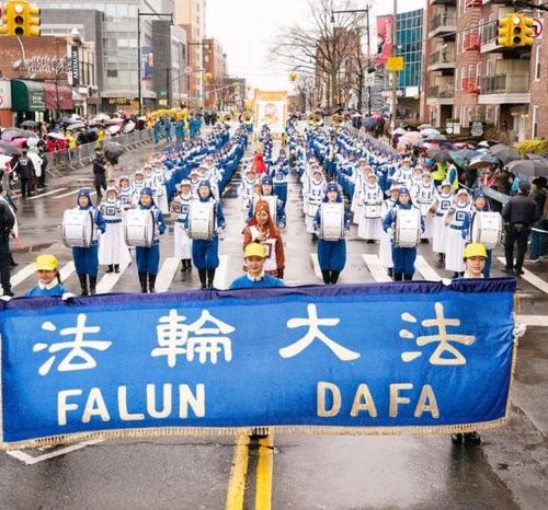 Falun Gong practitioners participate in a parade in Flushing, New York. (Photo: minghui.org)